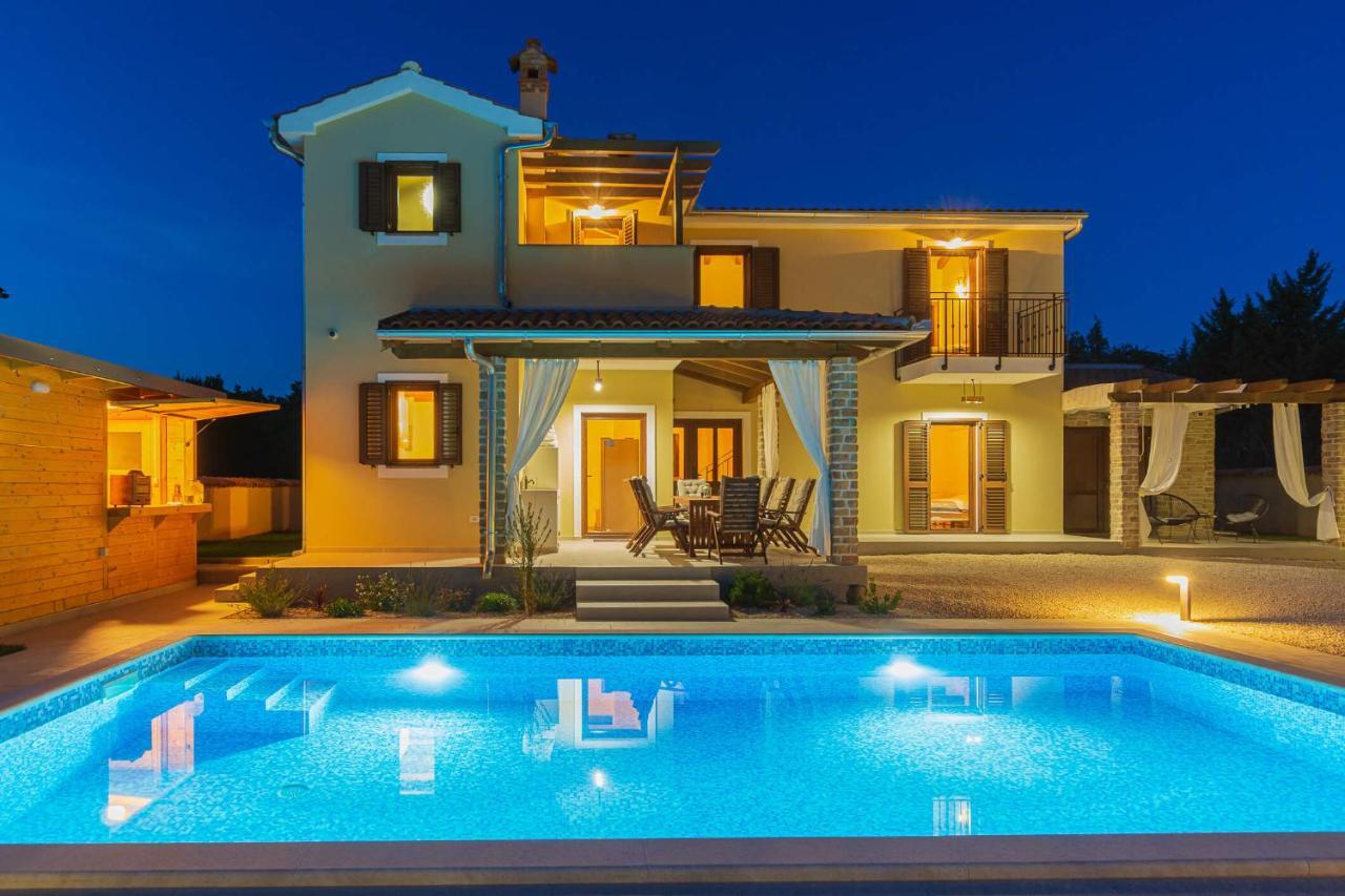 Villa David - Luxurious Secluded Villa With A Heated Pool Butkovići Exterior foto