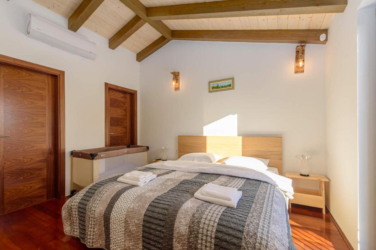 Villa David - Luxurious Secluded Villa With A Heated Pool Butkovići Exterior foto