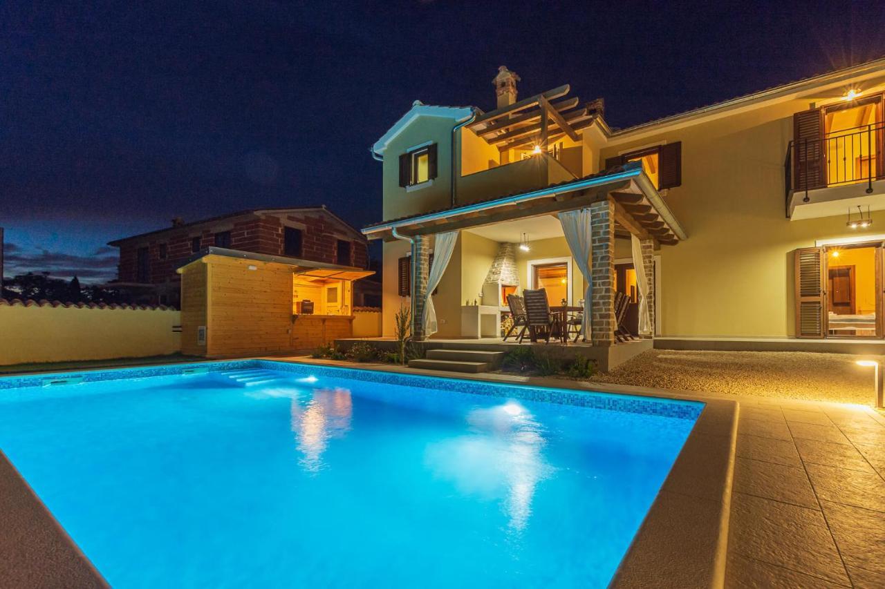 Villa David - Luxurious Secluded Villa With A Heated Pool Butkovići Exterior foto